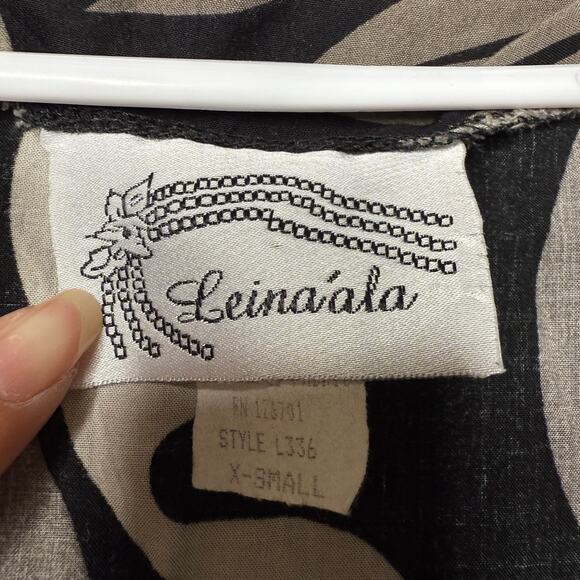 Leina'ala Tank Top Women's XS Gray and Black Hawaiian Floral Blouse - Picture 3 of 7